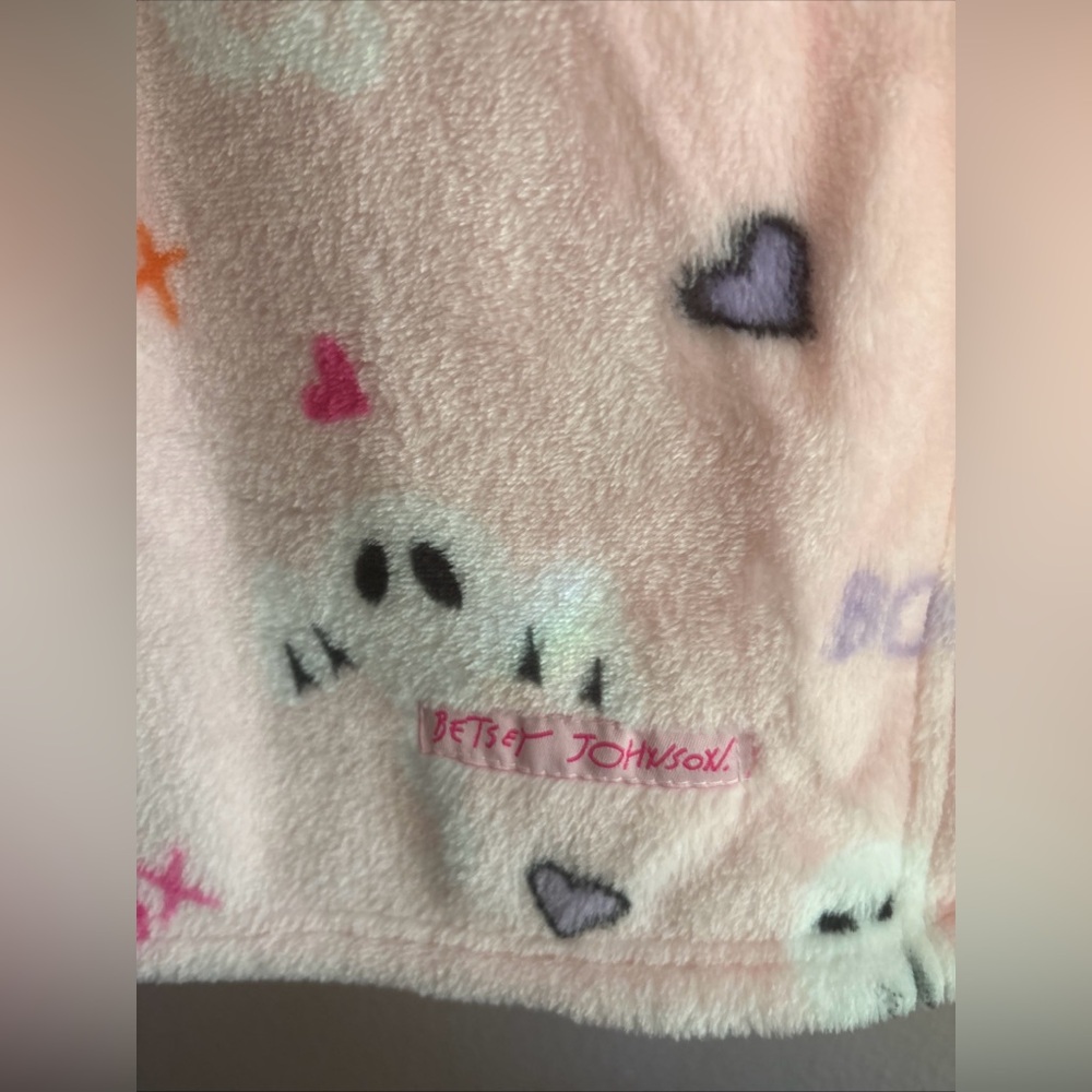 Betsey Johnson Pink Ghost Boo Halloween Throw Blanket 50 x 60"  NEW - Picture 4 of 5